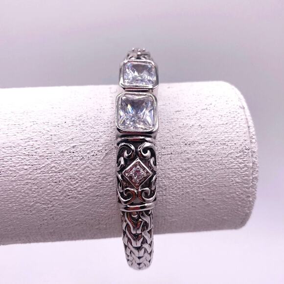 Beautiful Silver Plated Cuff Floral Decoration Sparkly CZ - Picture 5 of 8